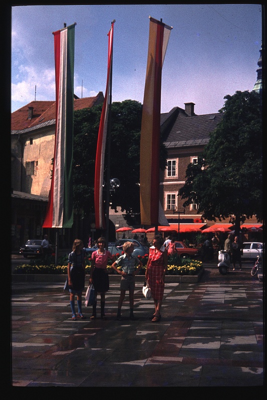 01.Klagenfurt jun 1976 Mama,Brigitte,Marion,Peter.JPG